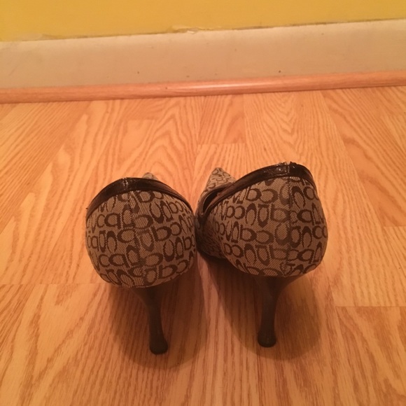 Patterned heels - Picture 3 of 3